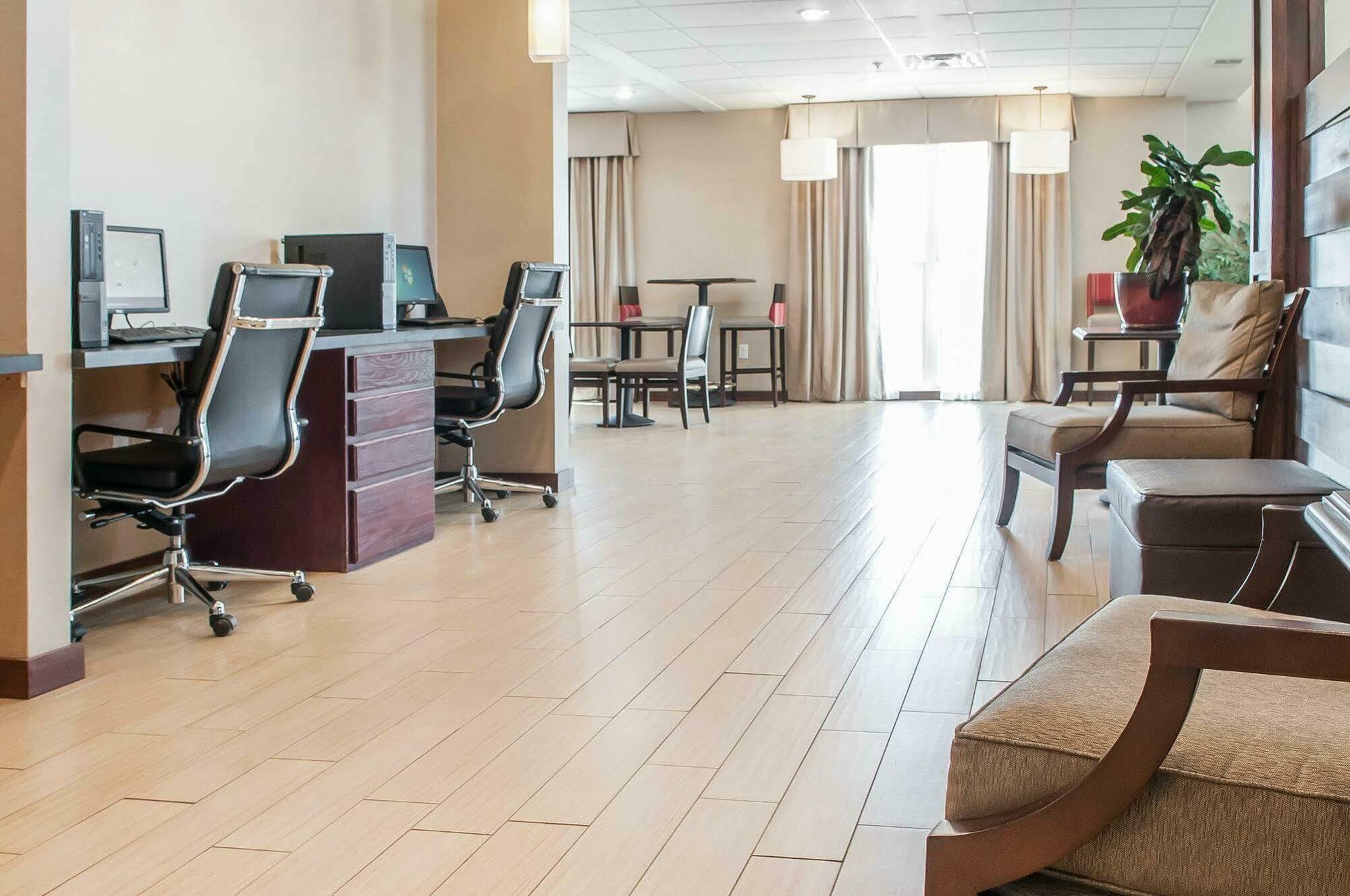 Comfort Suites Фармингтон Экстерьер фото